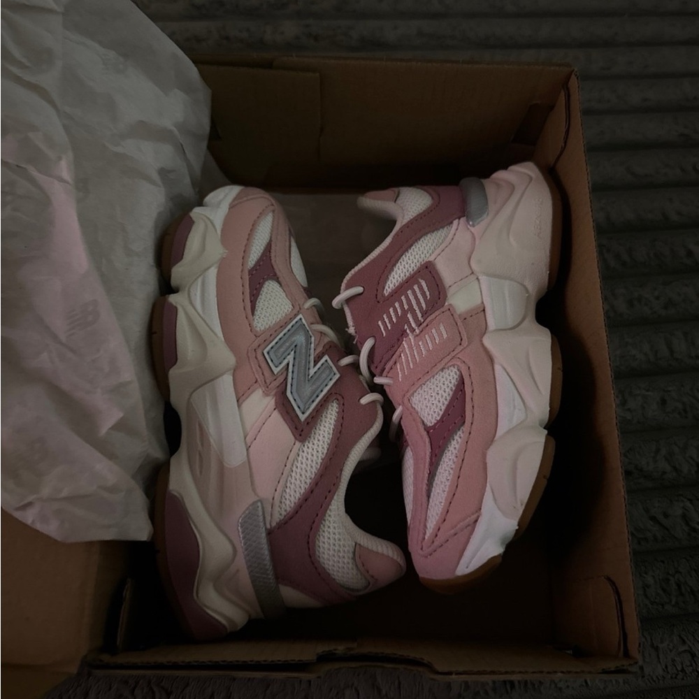 New balance 9060 kids brand new never worn size 8 very comfy